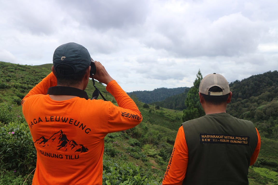 20220210-Community-Rangers-on-patrol-mission-MT-Tilu-(2)