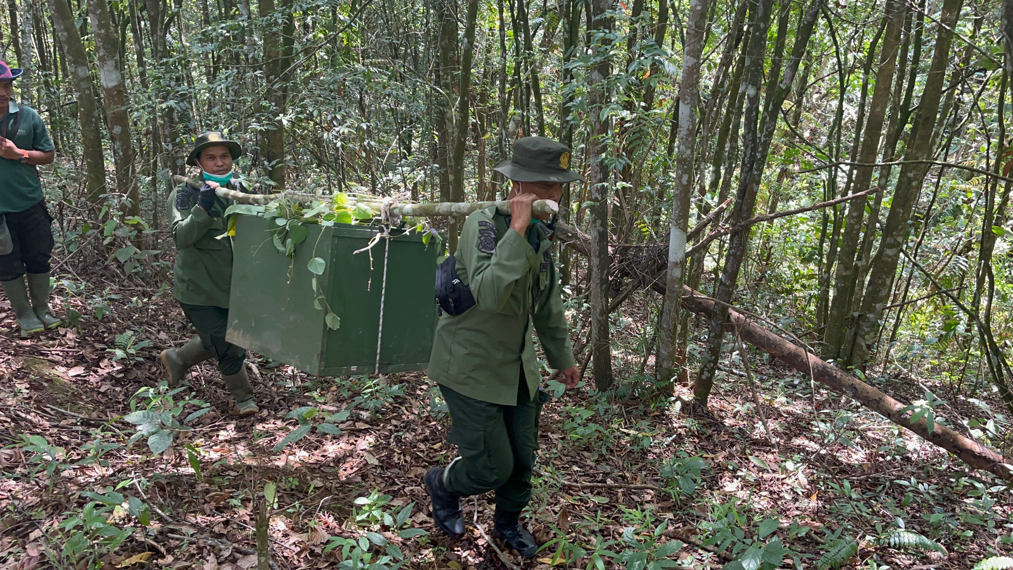 Transporting Jon and Cimung to the release site