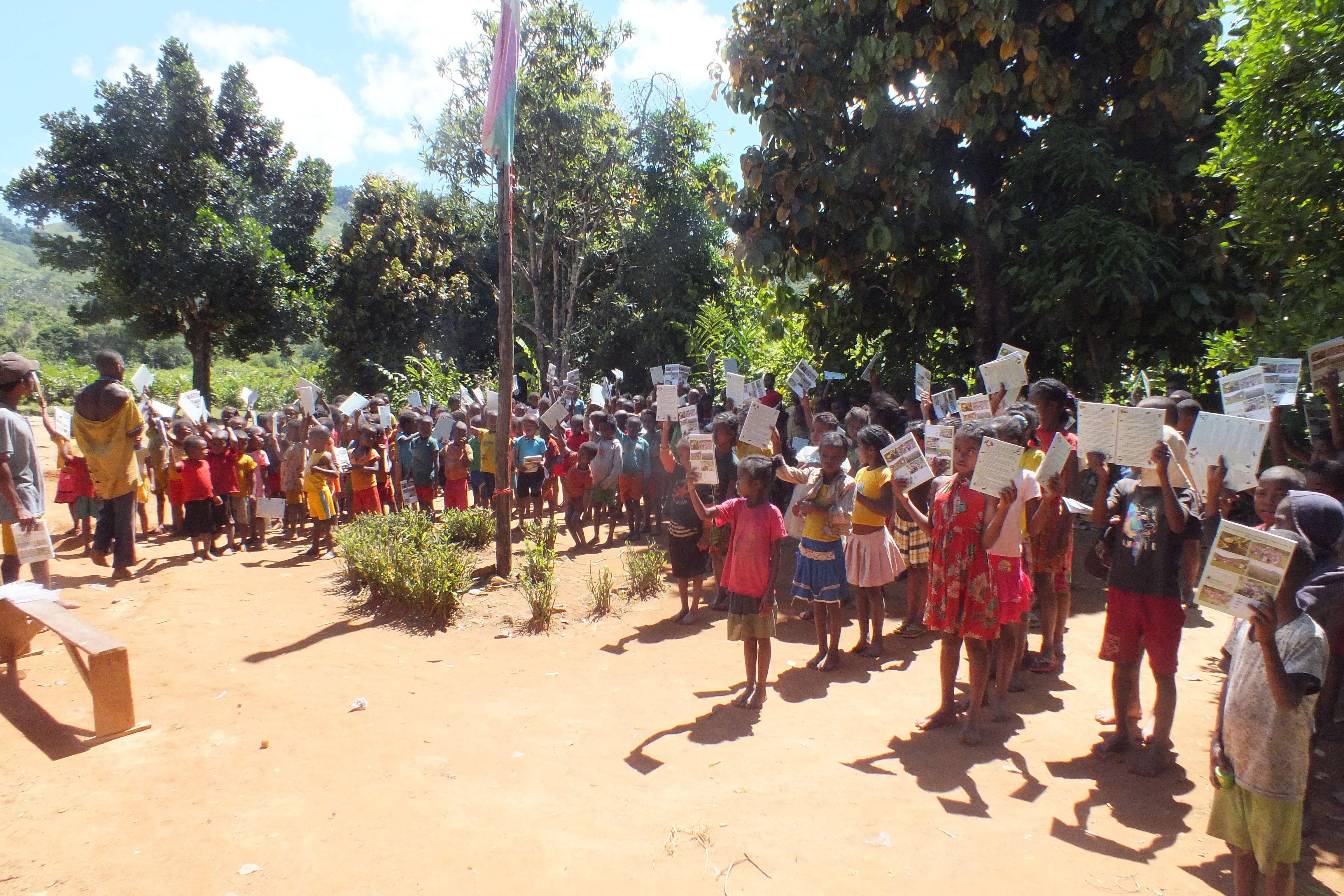 EPP Andonabe distribution of school notebooks